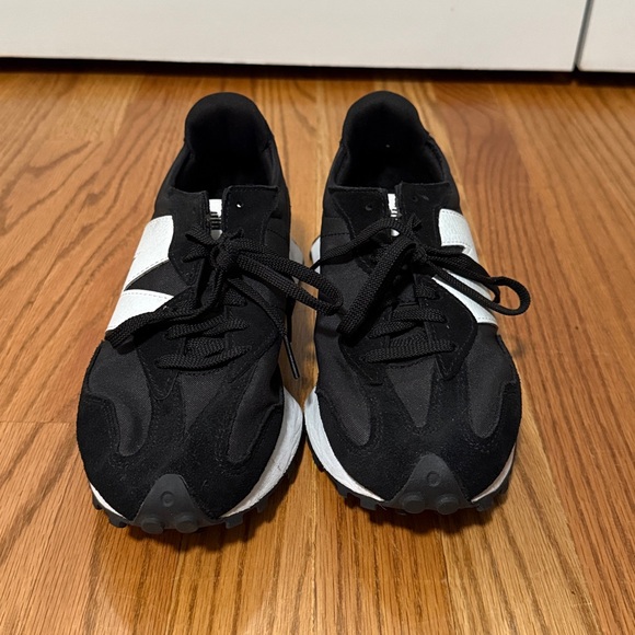 New Balance Classics 327 sneakers size 9 - Picture 2 of 3